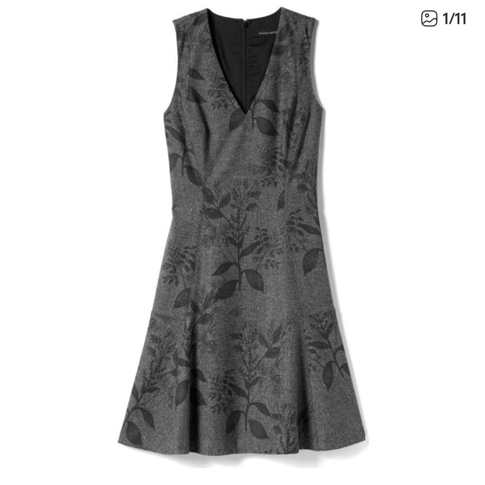 BANANAS REPUBLIC Gray Floral Sleeveless V-Neck Fit Flare Dress Women’s Size 12